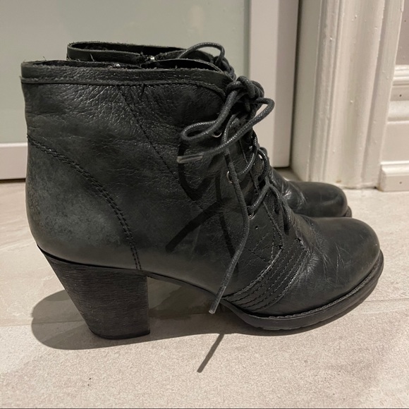 Softmoc Black Leather Laced Ankle Boots - Picture 3 of 5
